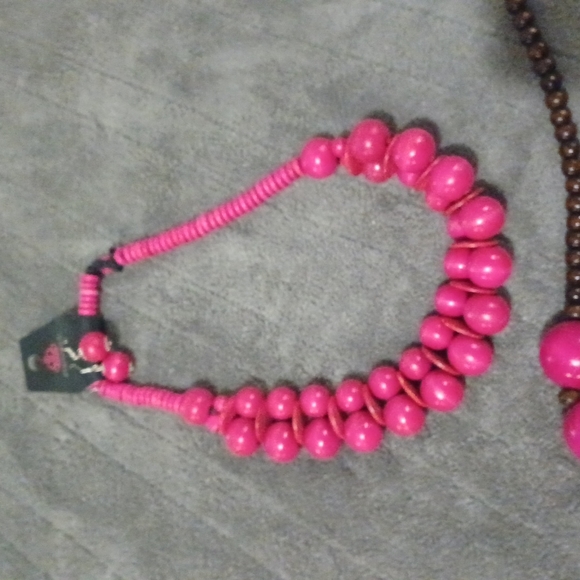 Necklaces - Picture 3 of 4